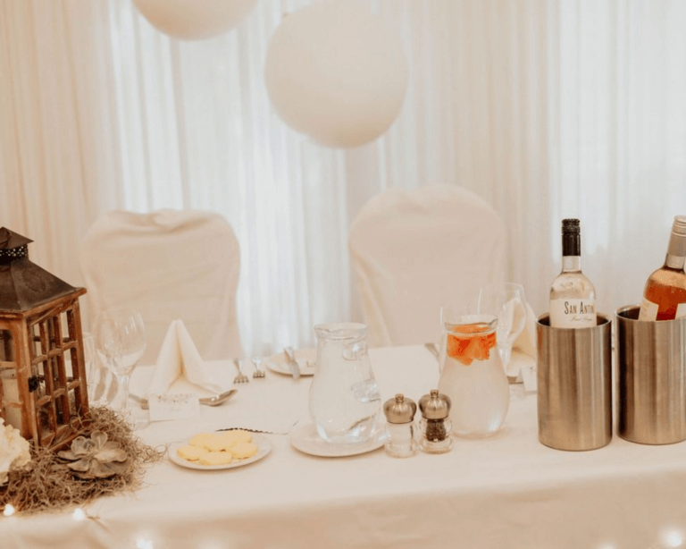 Oliver & Olivia's wedding: Bride & Groom table